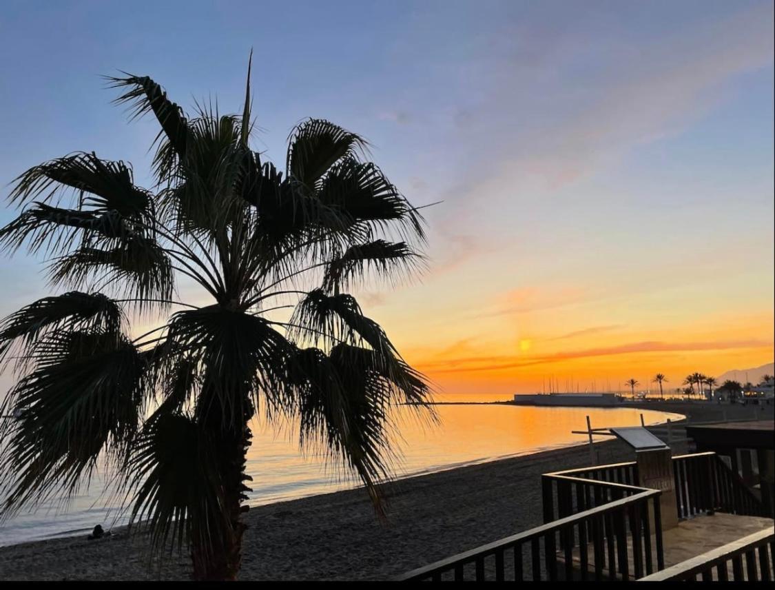Marbella Beachfront Edificio Mayoral Primera Linea De Playa Y Centro Ciudad Con Barco Opcional Zewnętrze zdjęcie