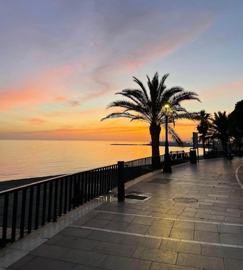 Marbella Beachfront Edificio Mayoral Primera Linea De Playa Y Centro Ciudad Con Barco Opcional Zewnętrze zdjęcie