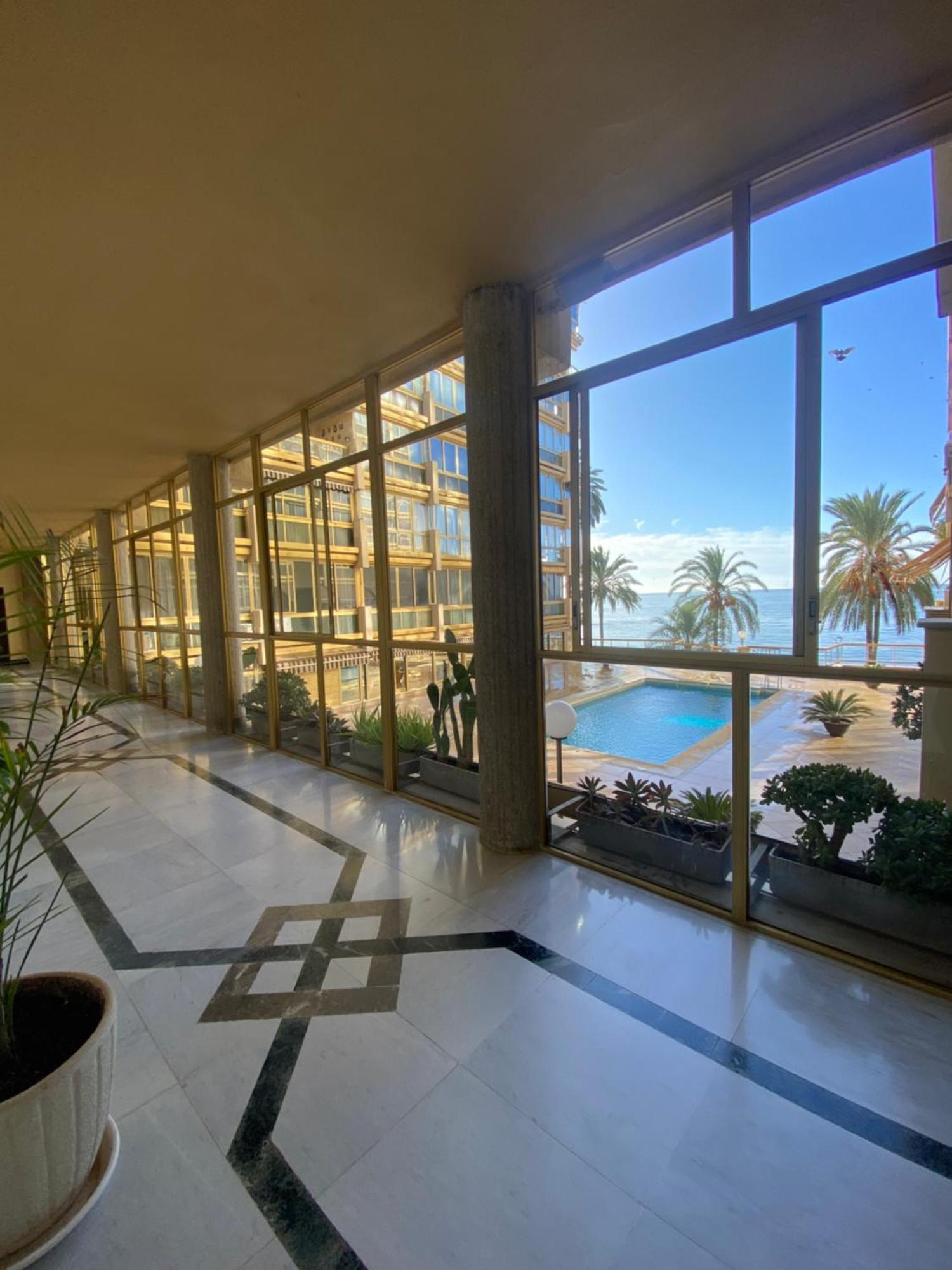 Marbella Beachfront Edificio Mayoral Primera Linea De Playa Y Centro Ciudad Con Barco Opcional Zewnętrze zdjęcie