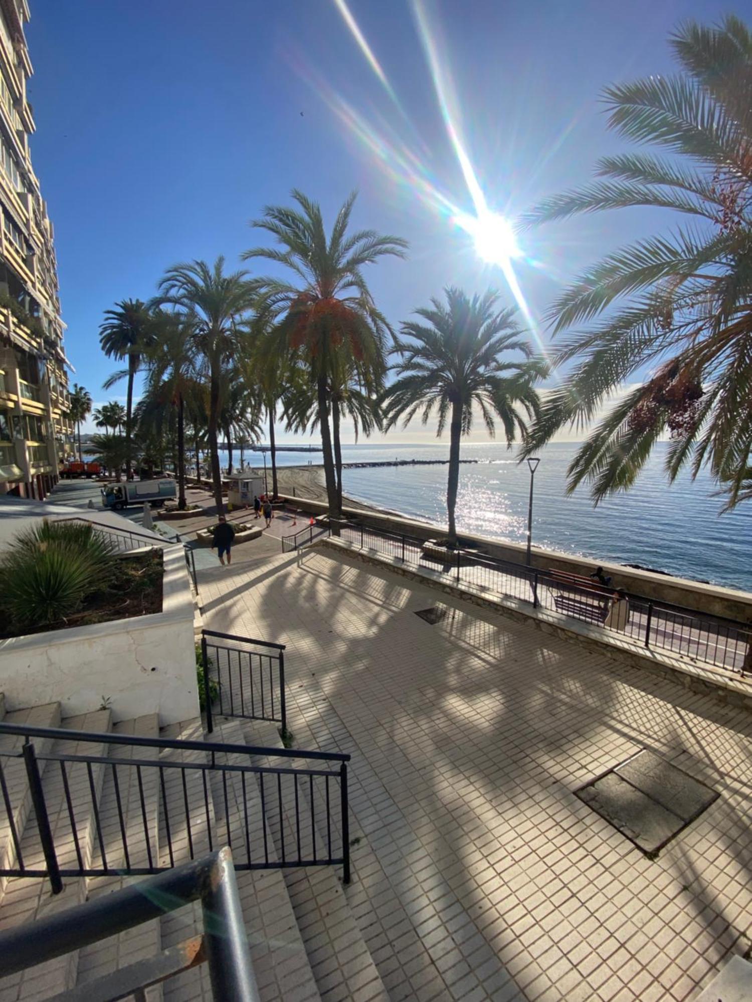 Marbella Beachfront Edificio Mayoral Primera Linea De Playa Y Centro Ciudad Con Barco Opcional Zewnętrze zdjęcie