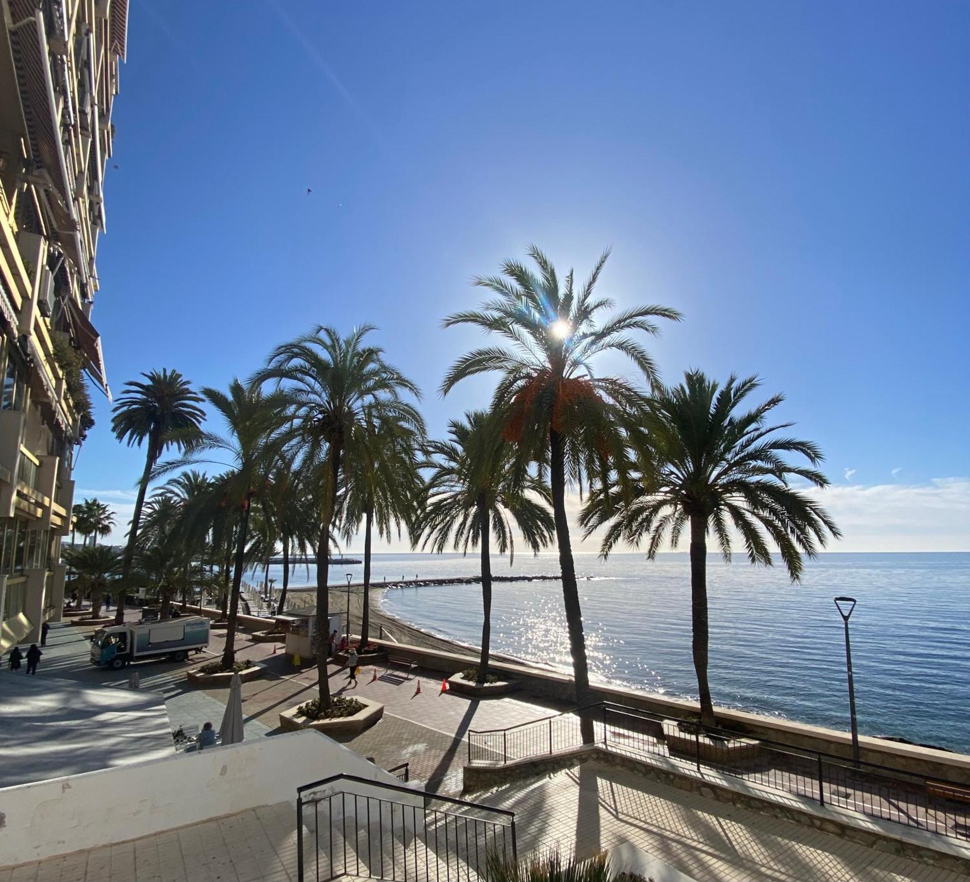 Marbella Beachfront Edificio Mayoral Primera Linea De Playa Y Centro Ciudad Con Barco Opcional Zewnętrze zdjęcie
