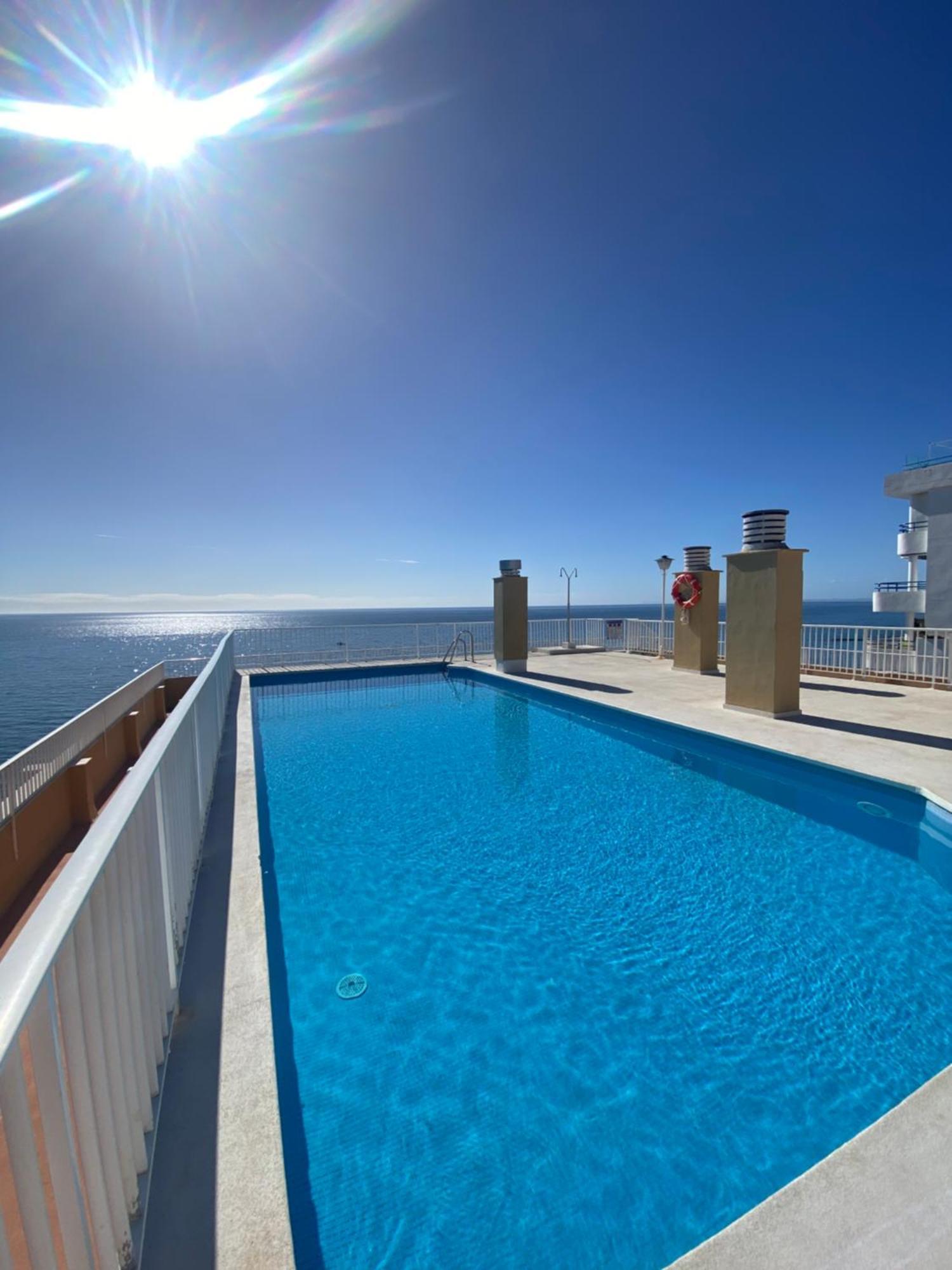 Marbella Beachfront Edificio Mayoral Primera Linea De Playa Y Centro Ciudad Con Barco Opcional Zewnętrze zdjęcie