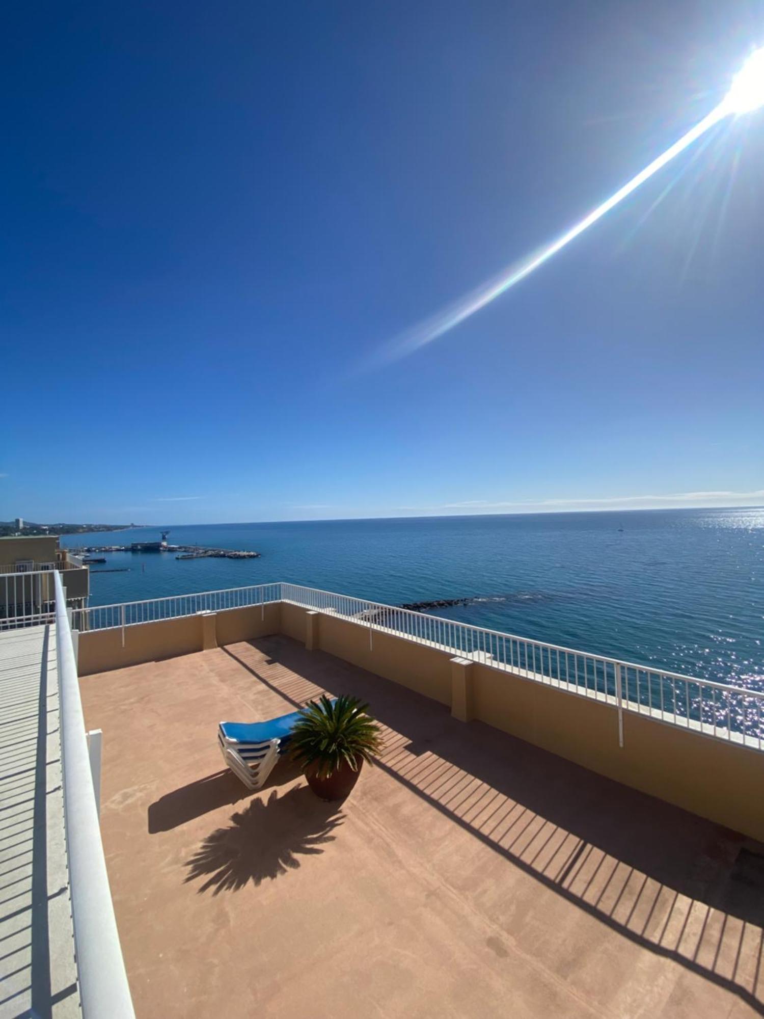 Marbella Beachfront Edificio Mayoral Primera Linea De Playa Y Centro Ciudad Con Barco Opcional Zewnętrze zdjęcie