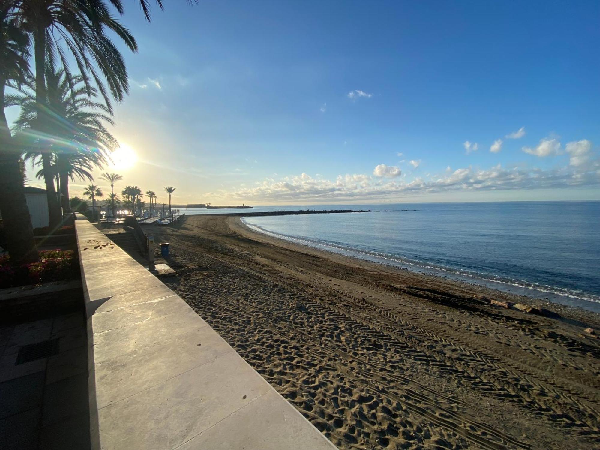 Marbella Beachfront Edificio Mayoral Primera Linea De Playa Y Centro Ciudad Con Barco Opcional Zewnętrze zdjęcie
