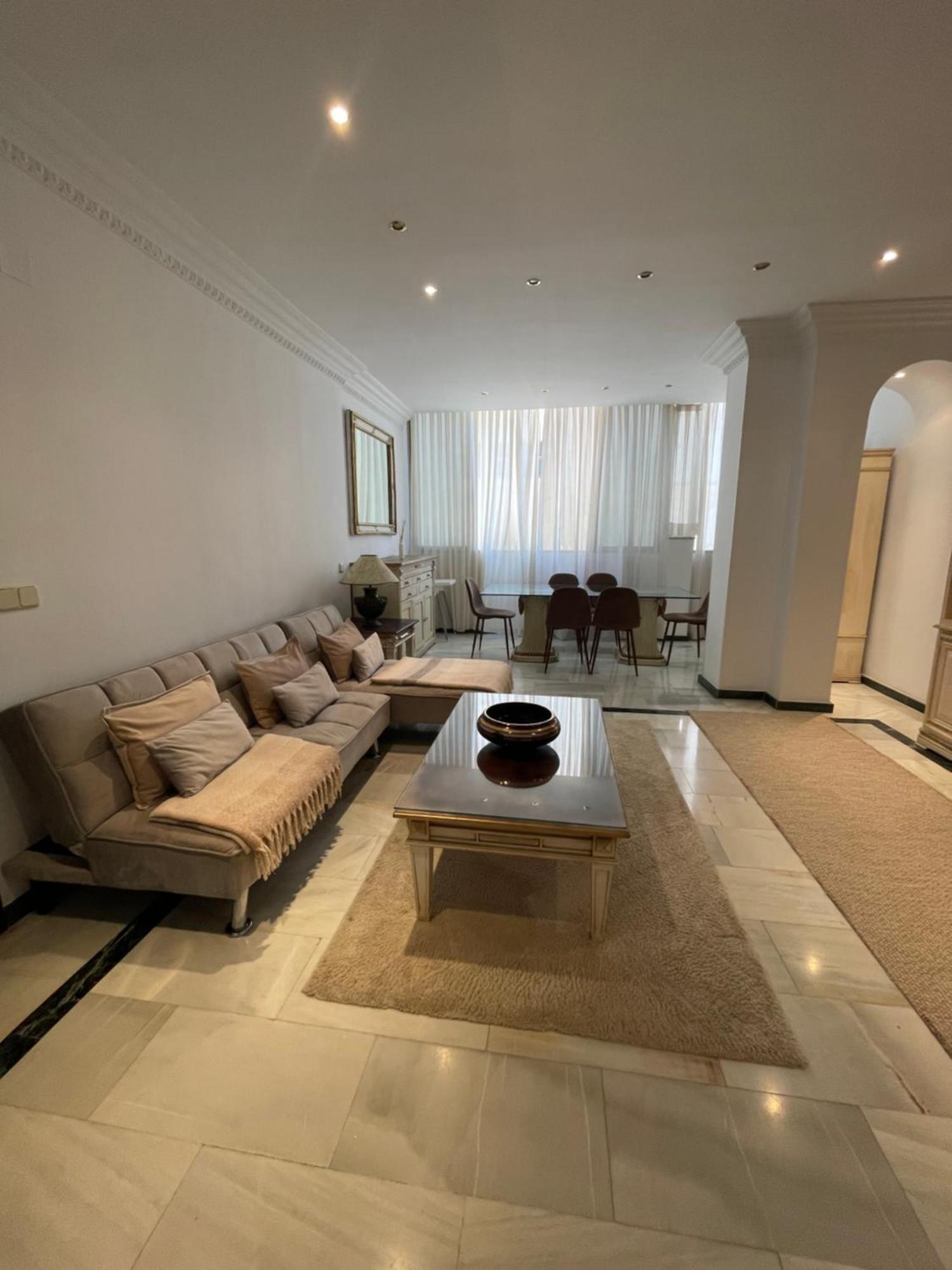 Marbella Beachfront Edificio Mayoral Primera Linea De Playa Y Centro Ciudad Con Barco Opcional Zewnętrze zdjęcie